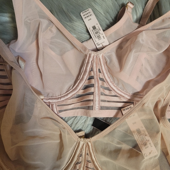 2 NWT  34 D Victoria Secret Bras - Picture 1 of 2